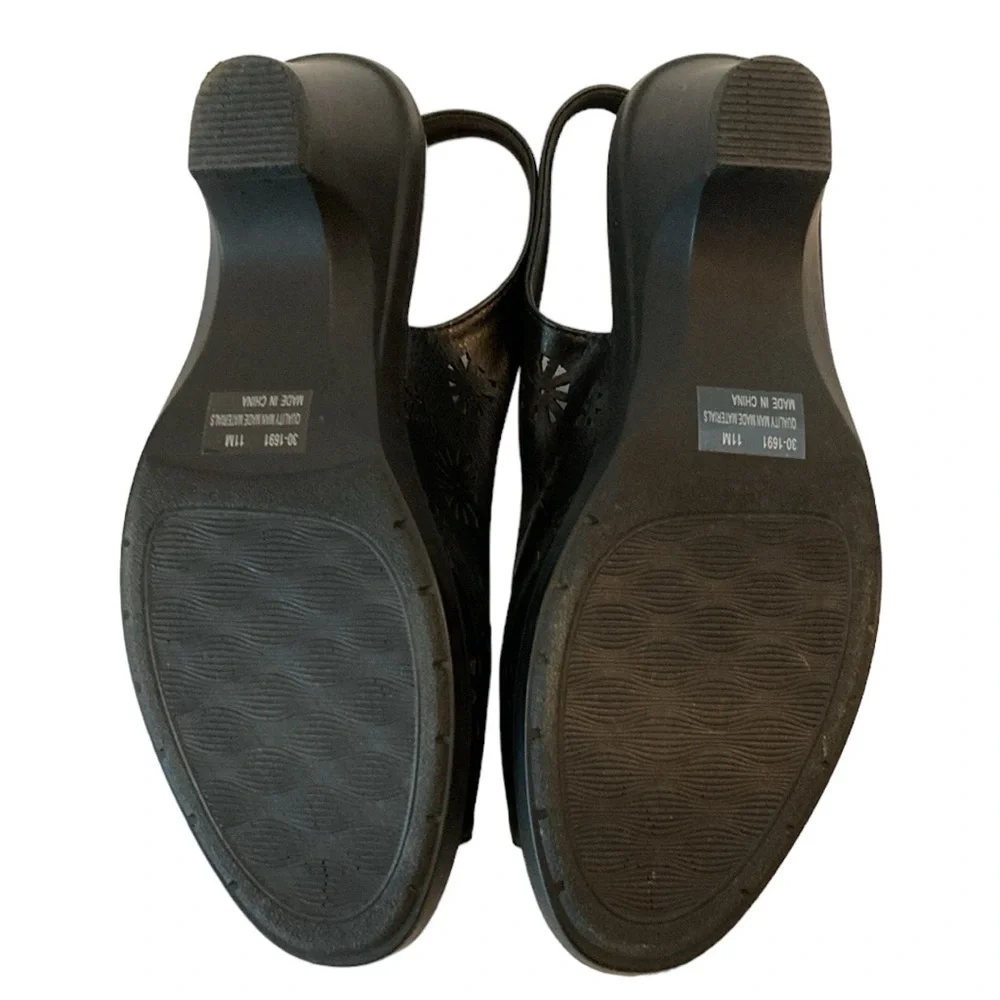 Easy Street NWT perforated wedge sandals, Black, size 11